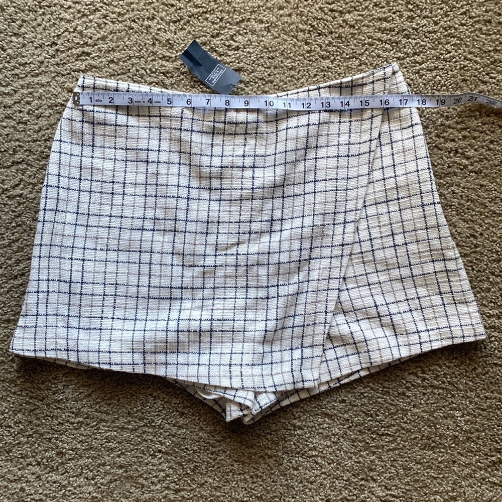 Abercrombie and Fitch shorts with a skirt overlay new with tags